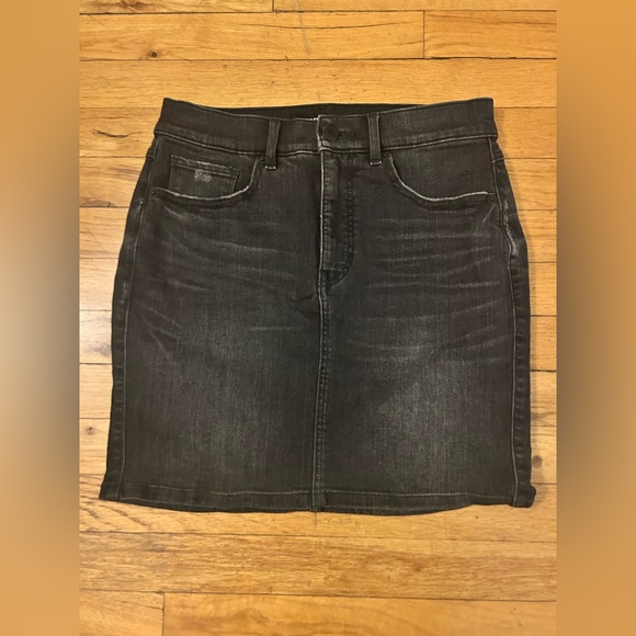 Express Mini Skirt - Picture 1 of 5